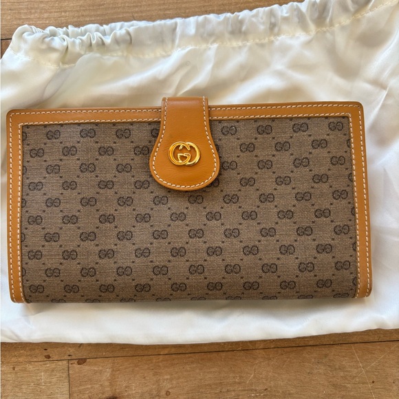Gucci Tan and Brown Monogram Wallet - Picture 7 of 13